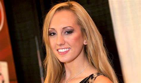 Brett Rossi Bio Age, Career, Net Worth, Height, Education, Boyfriend & More